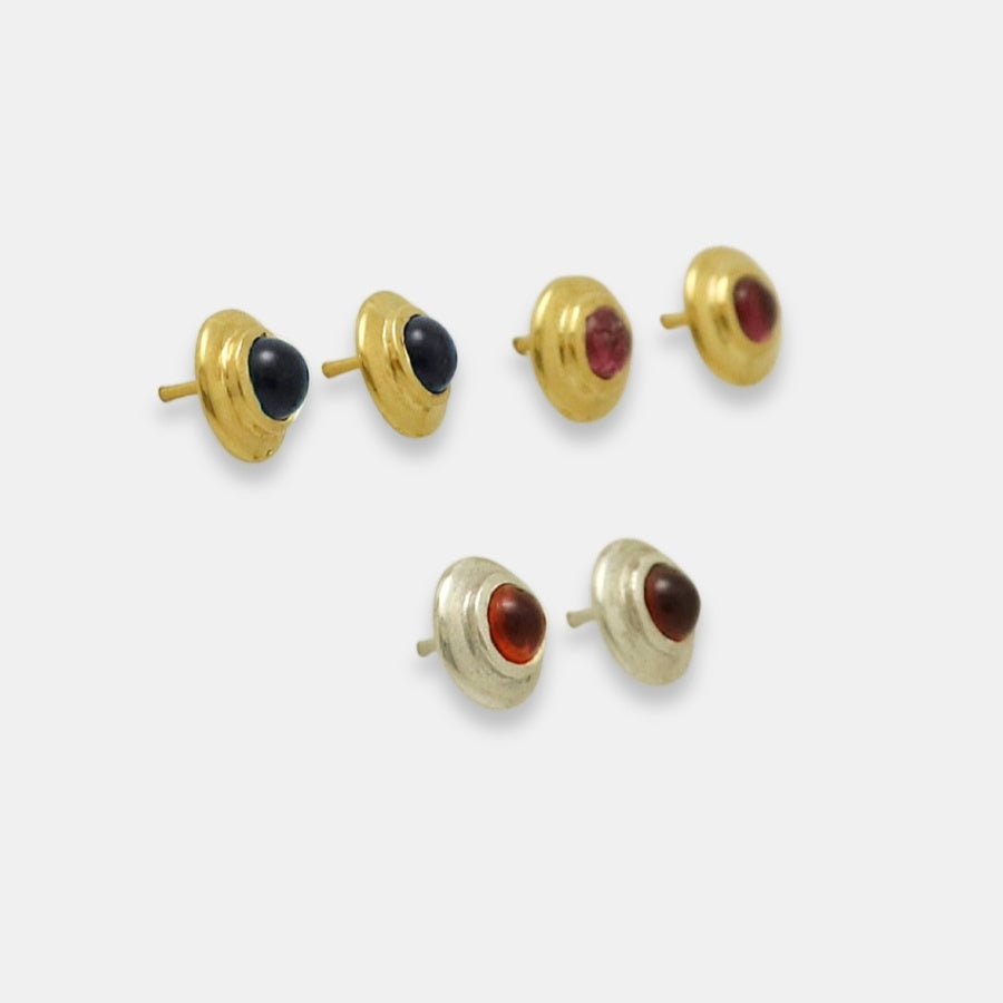 Side view cabochon gemstone round stud earrings in silver and gold-plated brass, artisan made by Izaskun Zabala.