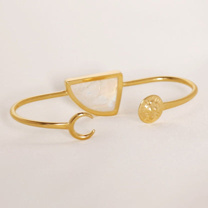 Image is a 24K gold plated palm cuff with an asymmetrical moonstone cabochon, handmade by Izaskun  Zabala.