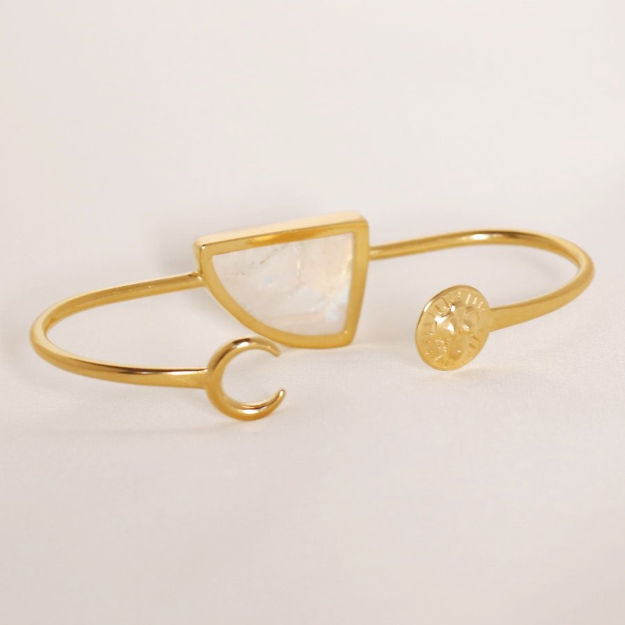 Image is a 24K gold plated palm cuff with an asymmetrical moonstone cabochon, handmade by Izaskun  Zabala.