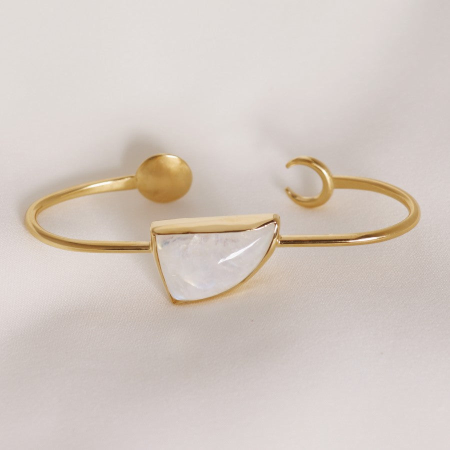 Image is a 24K gold plated palm cuff with an asymmetrical moonstone cabochon, handmade by Izaskun  Zabala.