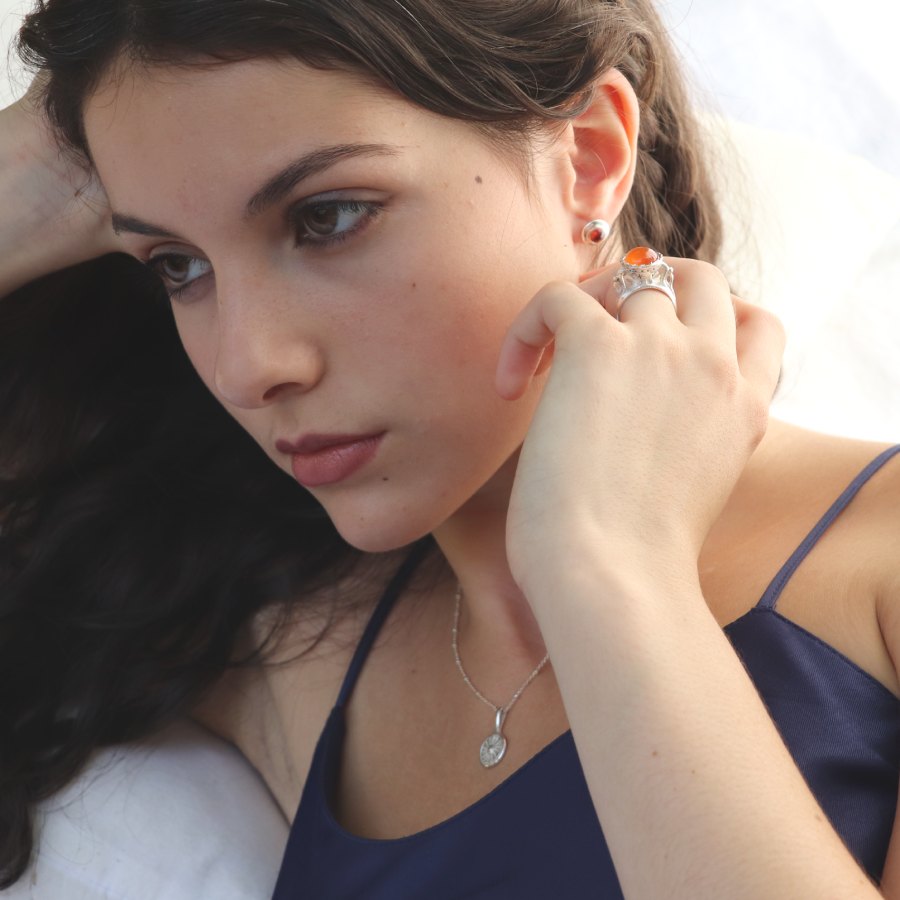 Woman wearing silver jewelry, handmade by Izaskun Zabala.