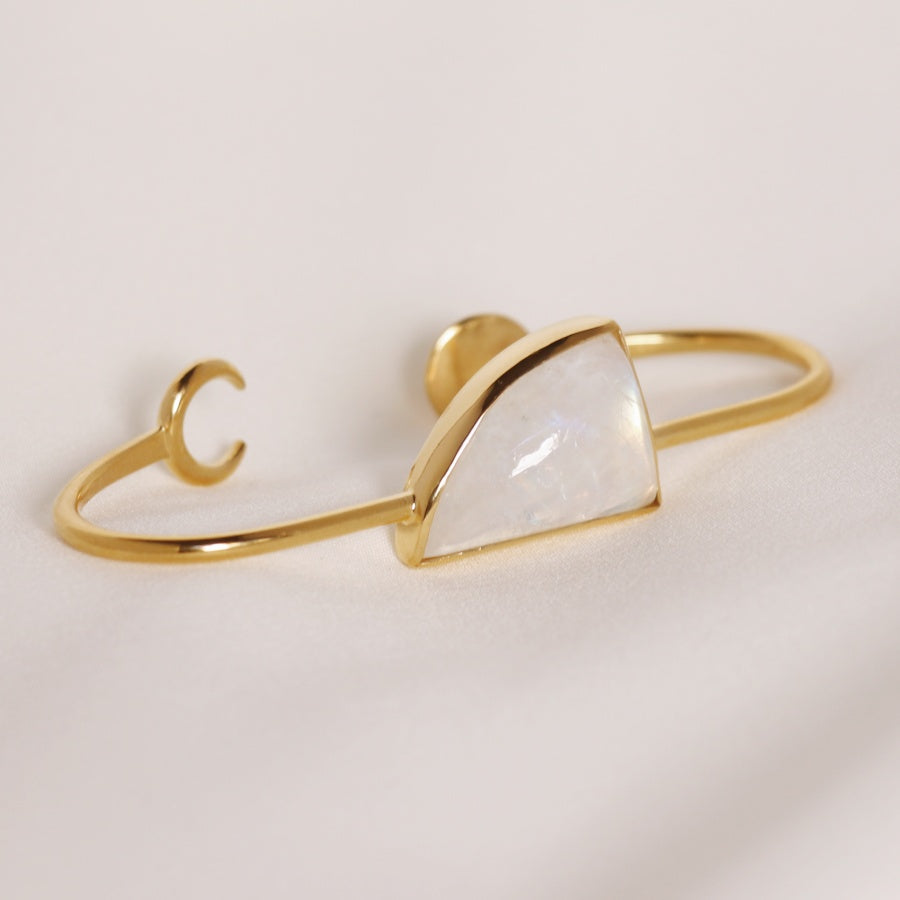 Image is a 24K gold plated palm cuff with an asymmetrical moonstone cabochon, handmade by Izaskun  Zabala.