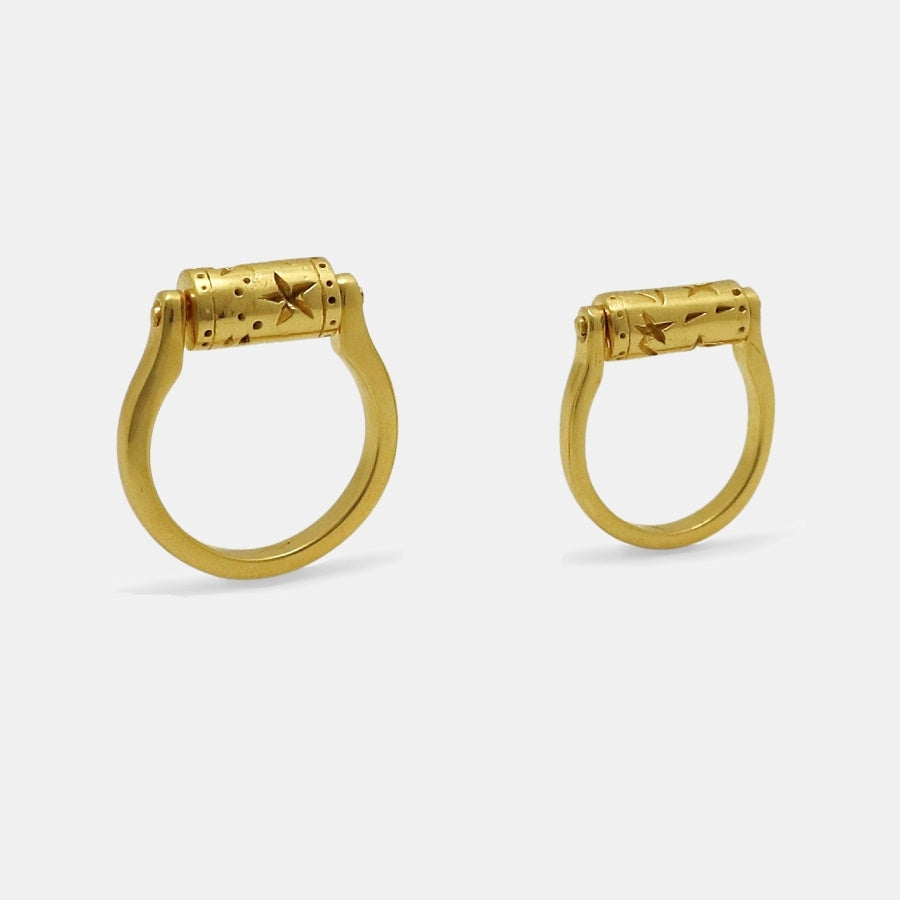 Side view of gold-plated rings with a rotating top cilinder, handmade by Izaskun Zabala.