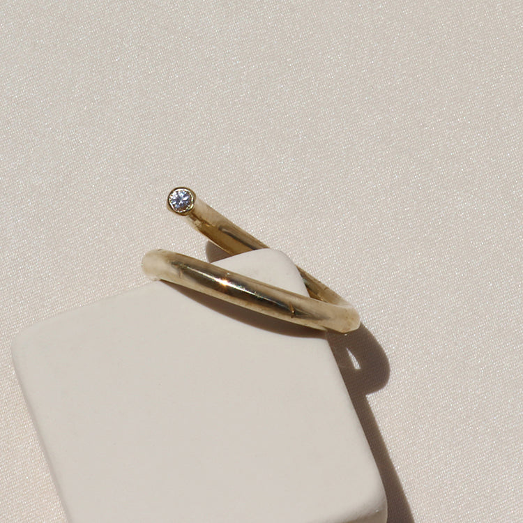 Izaskun Zabala jewelry adjustable thumb ring with white and azure sapphires