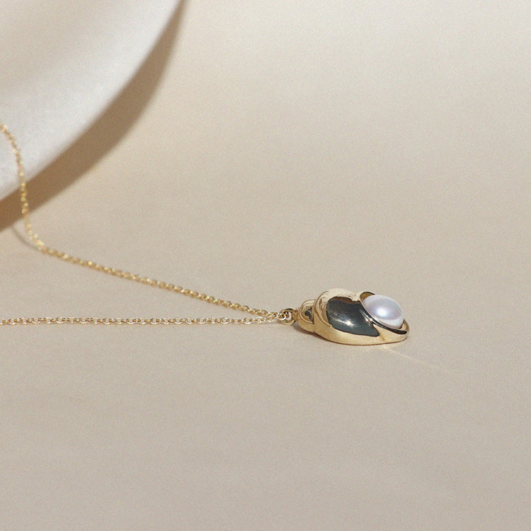 Izaskun Zabala jewelry shell pendant with pearl necklace